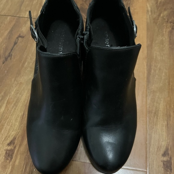 Elegant Black Ankle Boots - Picture 2 of 3